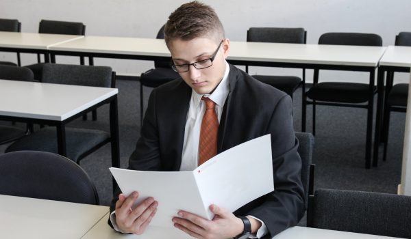 Wir überprüfen Ihren Aufhebungsvertrag und Ihre Abfindung.